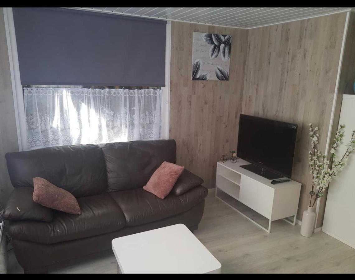 Cozy Chalet In Opmeer Near Amsterdam And Beach 外观 照片
