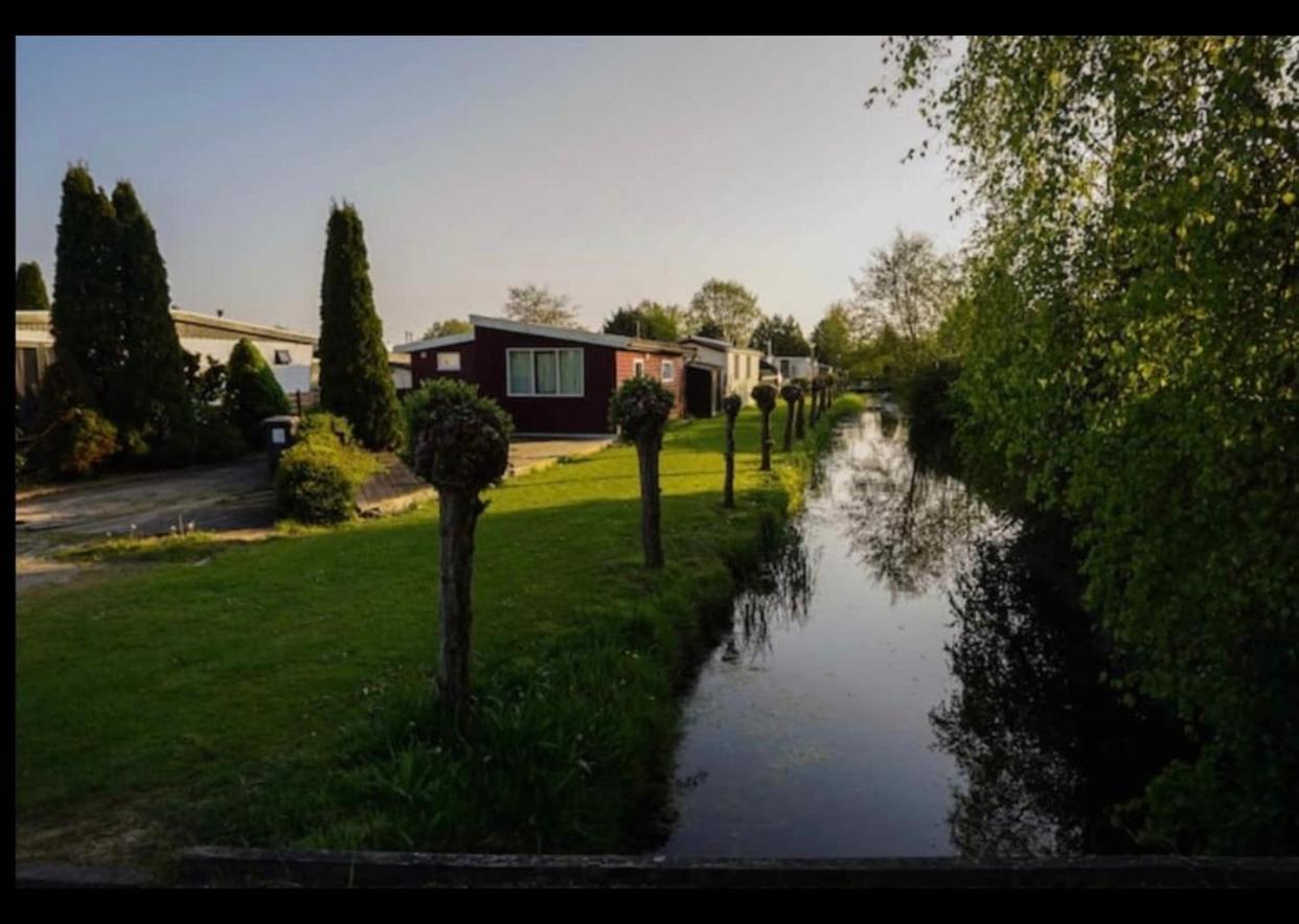 Cozy Chalet In Opmeer Near Amsterdam And Beach 外观 照片